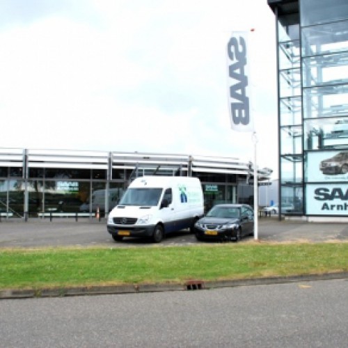 Saab Arnhem vervangt de echte planten voor nepplanten en kunstplanten. Saab Arnhem vervangt de echte planten voor nepplanten en kunstplanten.