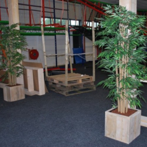 Kunstplanten voor opening Monkeytown Apeldoorn