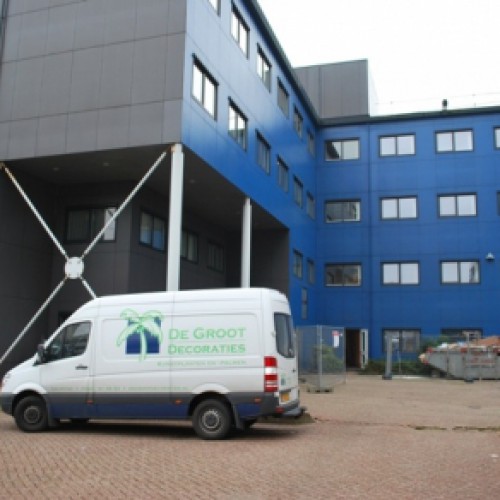 Eerste levering kunstplanten voor studentencomplex aan de Paasheuvelweg in Amsterdam Eerste levering kunstplanten voor studentencomplex aan de Paasheuvelweg in Amsterdam