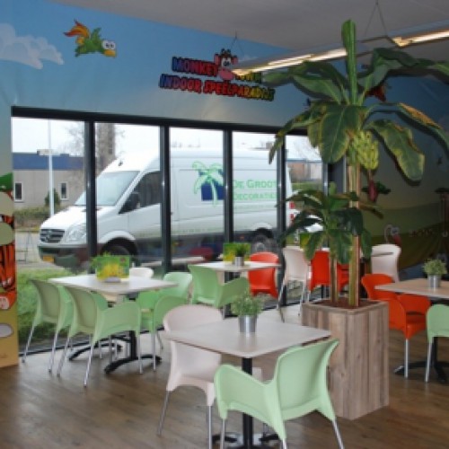 Kunstplanten voor Monkeytown te Wolvega. Kunstplanten voor Monkeytown te Wolvega.