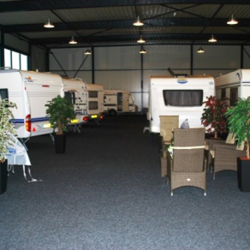 Nieuwe kunstplanten voor nieuw pand van Wolf caravans Nieuwe kunstplanten voor nieuw pand van Wolf caravans