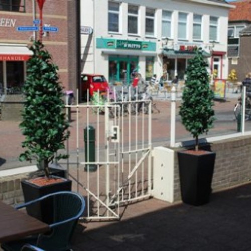 Nieuwe kunstplanten terras Bar cafe Centraal Nijkerk Nieuwe kunstplanten terras Bar cafe Centraal Nijkerk