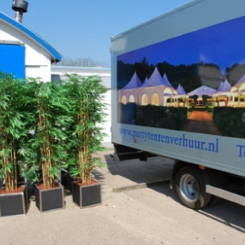 Nieuwe kunstplanten voor verhuurbedrijf Evenetent te Hattum 