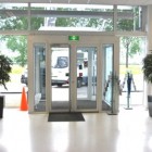 Saab Arnhem vervangt de echte planten voor kunstplanten Saab Arnhem vervangt de echte planten voor kunstplanten