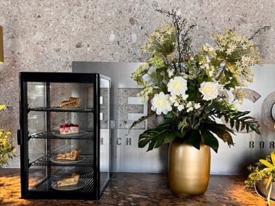 Kunstplanten van Groot Decoraties brengen Sfeer en Elegantie naar nieuw restaurant in Harderwijk. Kunstplanten van Groot Decoraties brengen Sfeer en Elegantie naar nieuw restaurant in Harderwijk.